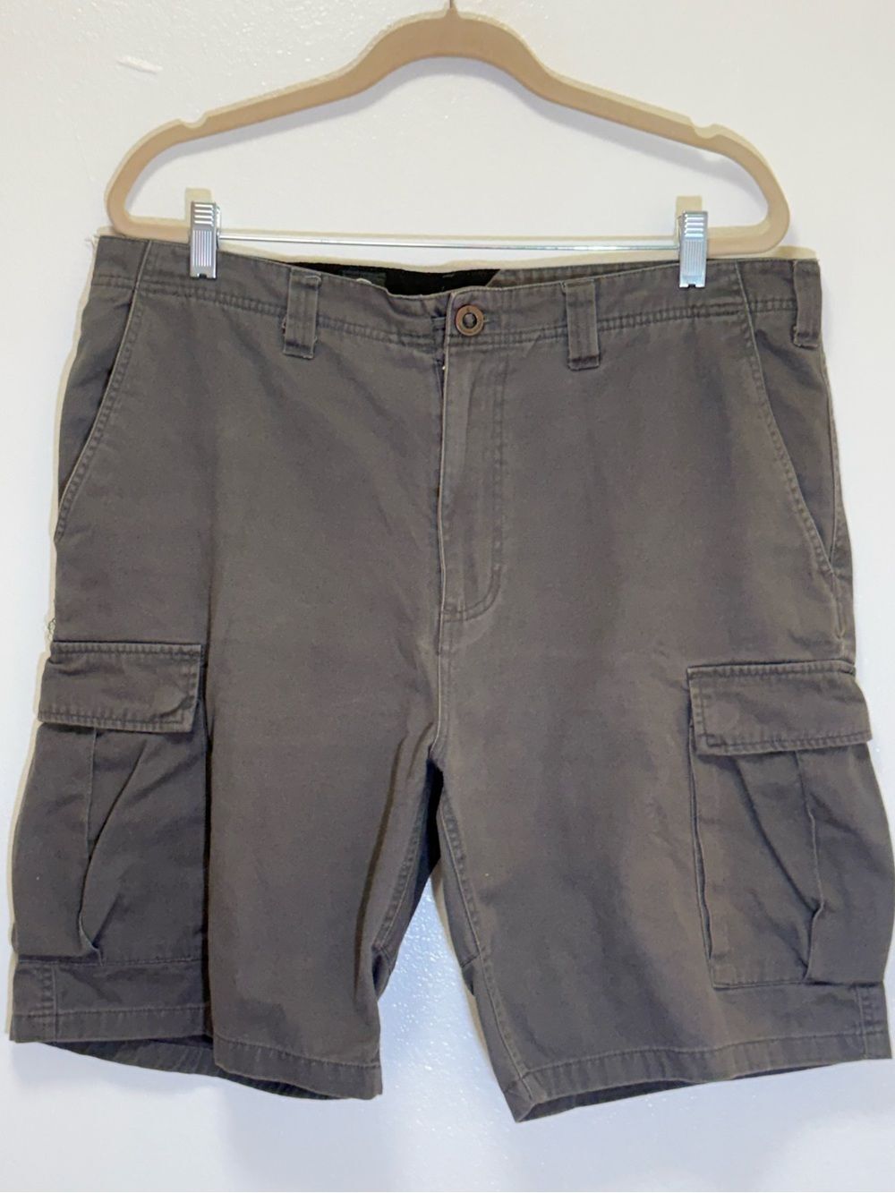 Volcom - Cargo Shorts in Charcoal Gray - Men's size 36